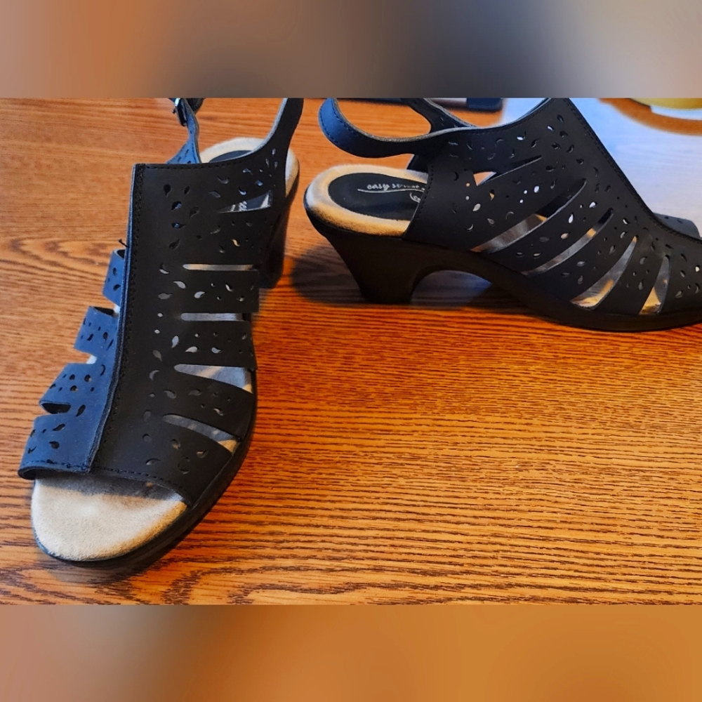 Easy Street Comfort Wave. Size 7.5 M